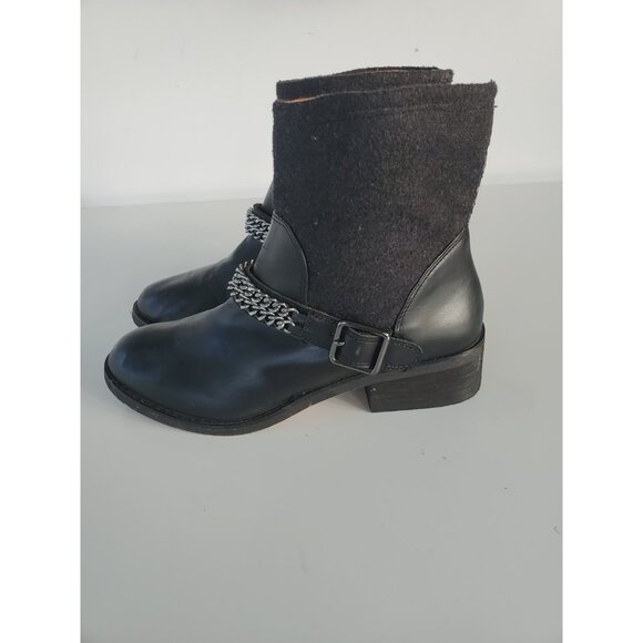 ANN TAYLOR LOFT Black Metal Chain Strap Moto Ankle Boots Size 7.5 M - Picture 2 of 9